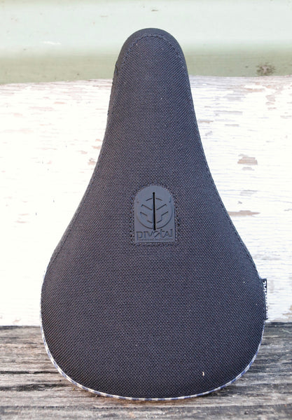 Federal Mid Pivotal Pinstripe Seat