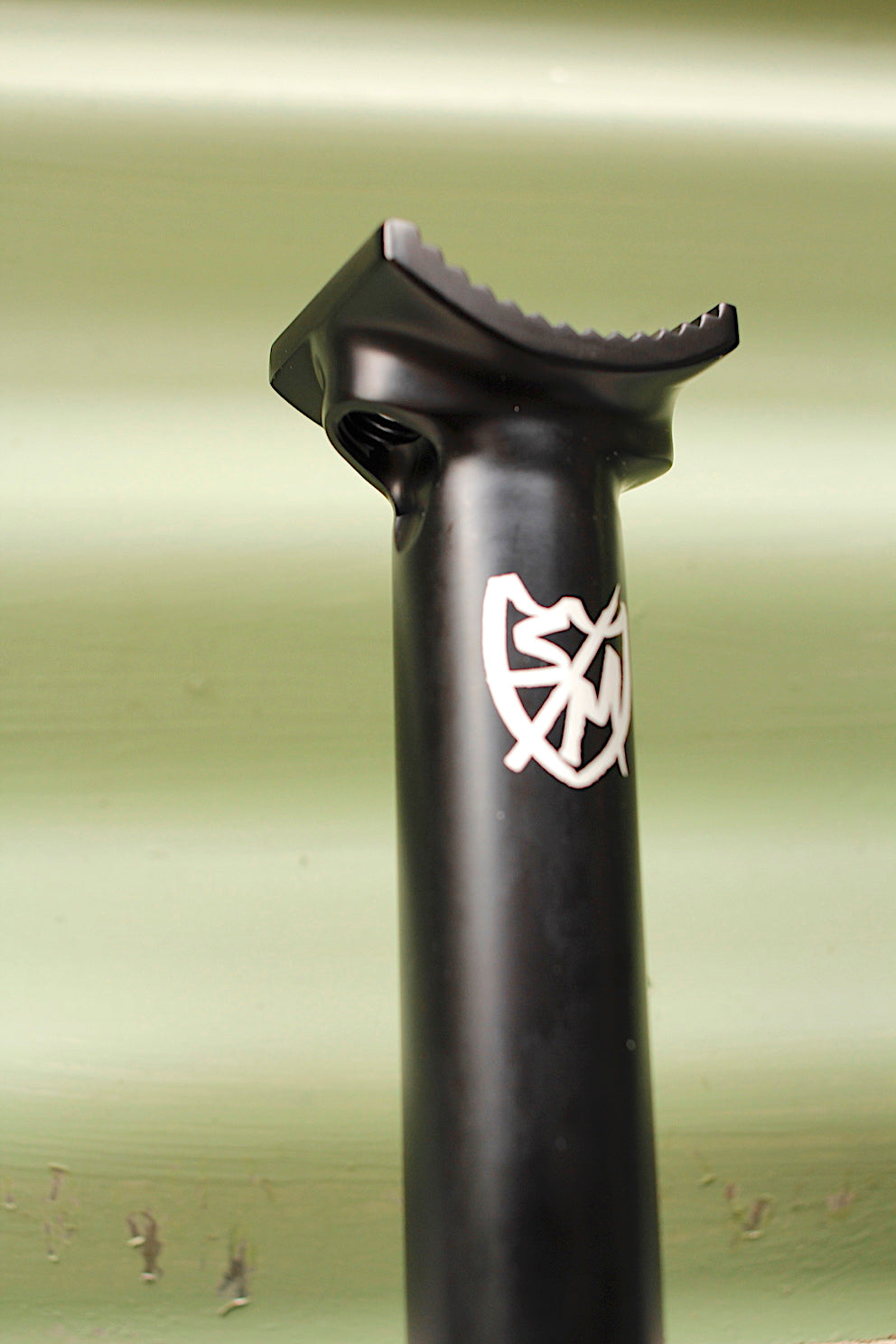 Stealth pivotal seat hotsell post