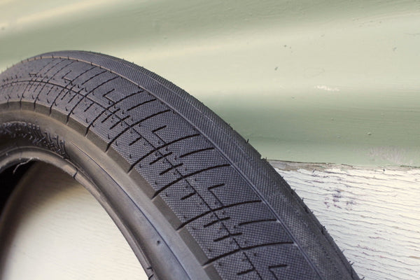 S&M Speedball 22 Inch Tyre